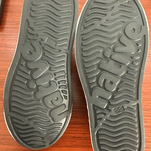 Disney Native Mickey Mouse Shoes White/Black/Red Mens 7 Women 9 Excellent Condit - Picture 4 of 7